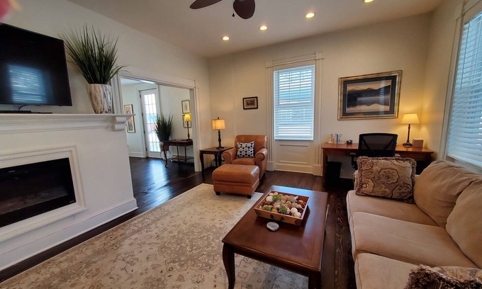 Laurens House | Woods Hollow - Upscale renovated home, minutes to All-Star Village