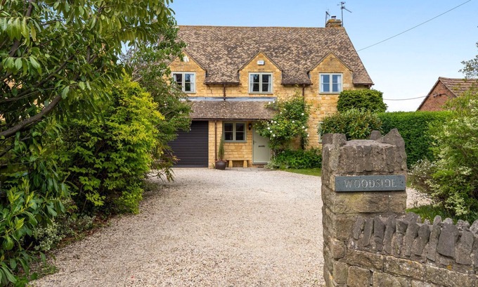 Chipping Campden Cottage | Woodside Cottage - sleeps 8 guests in 4 bedrooms