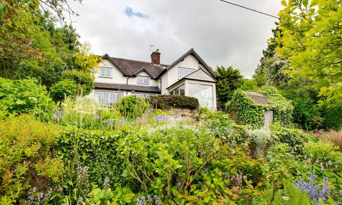 Windley House | Woodside - Four Bedroom House, Sleeps 8