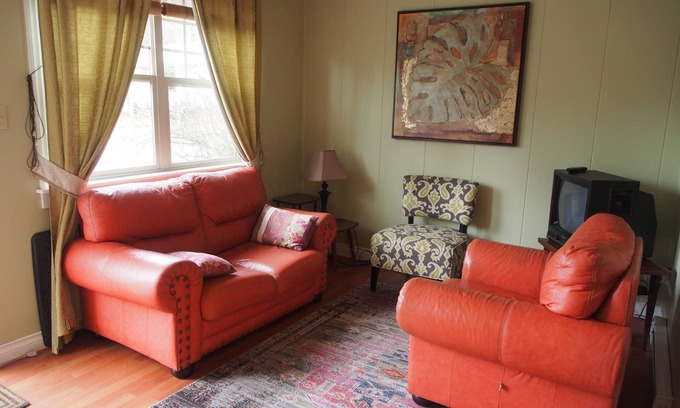 Agassiz Hotel | Woodside Inn/Country Getaway 15 Minutes From Harrison Hot Springs