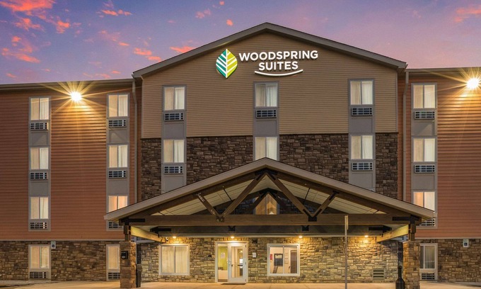 Novi Hotel | WoodSpring Suites Detroit Farmington Hills