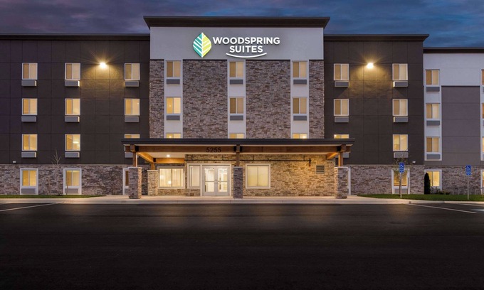 Waldron Hotel | Woodspring Suites Kansas City Airport
