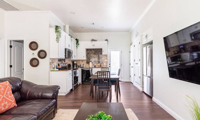 Manchaca House | Woodsy Retreat Private 2BD/1BA Covered Parking