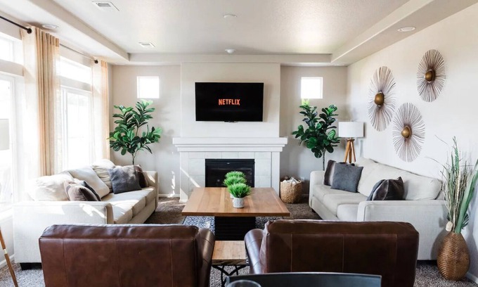 Johnstown House | WoodVilla w/Hot Tub, Movie Theater, & Game Room
