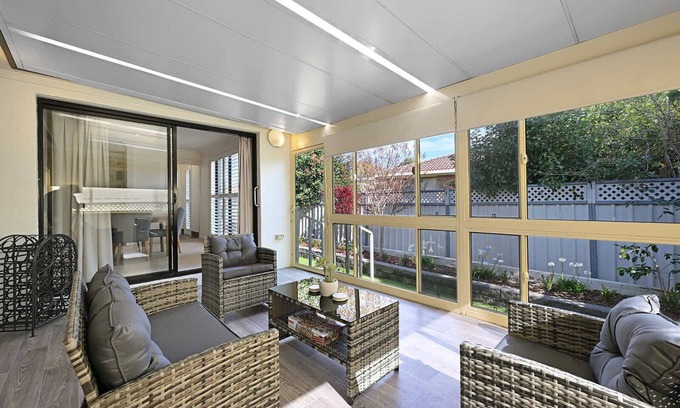 Orange Apartment | Woodward Villa - 2 Bed 2 Bath, CBD