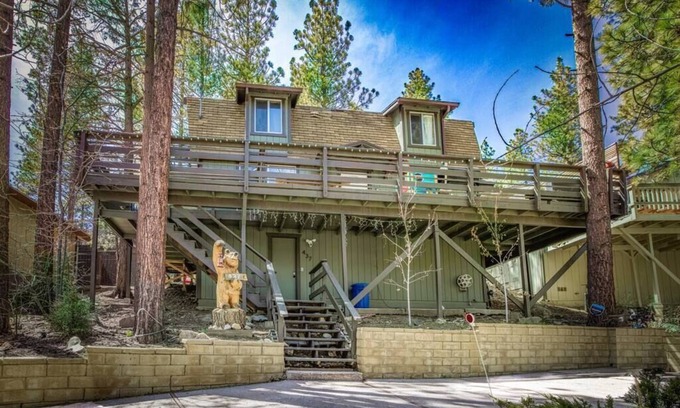 Big Bear City Cabin | Woody Gold Bear Lodge - Relaxing Cozy Ski Cabin
