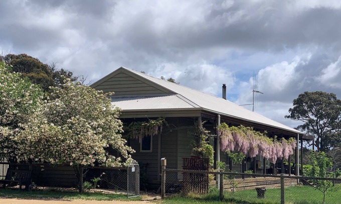 Porcupine Ridge House | Woolly Slopes on Dja Dja Wurrung Country