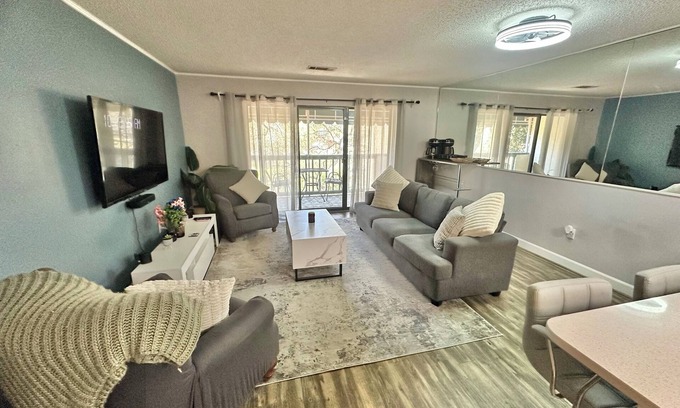 Niceville Condo | Work & Family Travel Friendly-Pool, Marina, Golf with Fee