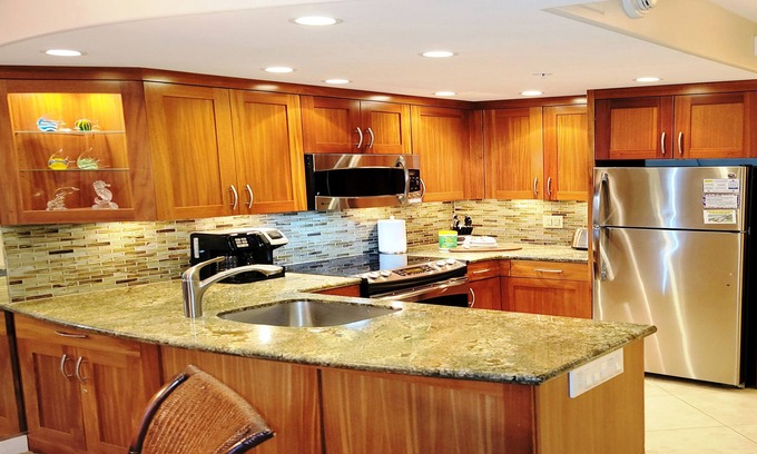 Kaanapali Condo | WOW! - WHALER's BEST STUDIO - Posh Remodel-10th Fl.- PANORAMIC Ocean Views!