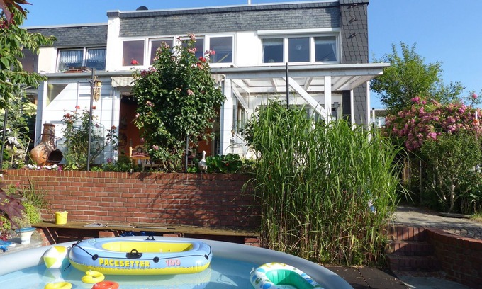 Horath Apartment | Wuppertal Hideaway with Pool