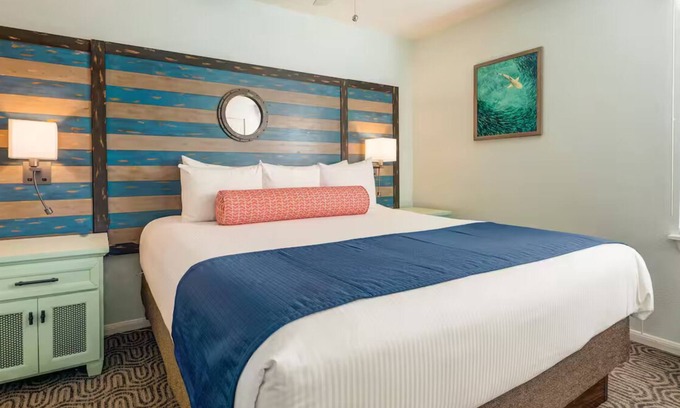 Mission Valley Condo | Wyndham 2-BedRm condo in SD Mission Valley area w/kitchen, dining & living room.