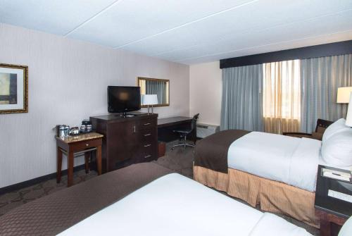 Crosswoods Hotel | Wyndham Columbus