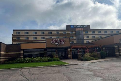 Burnsville Hotel | Wyndham Minneapolis South Burnsville
