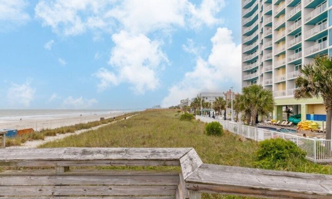 Cherry Grove Beach Apartment | Wyndham Towers on the Grove at North Myrtle Beach - Studio
