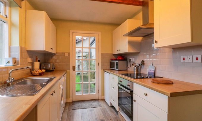 Lauder Cottage | WYNDHEAD COTTAGE, family friendly, with open fire in Lauder