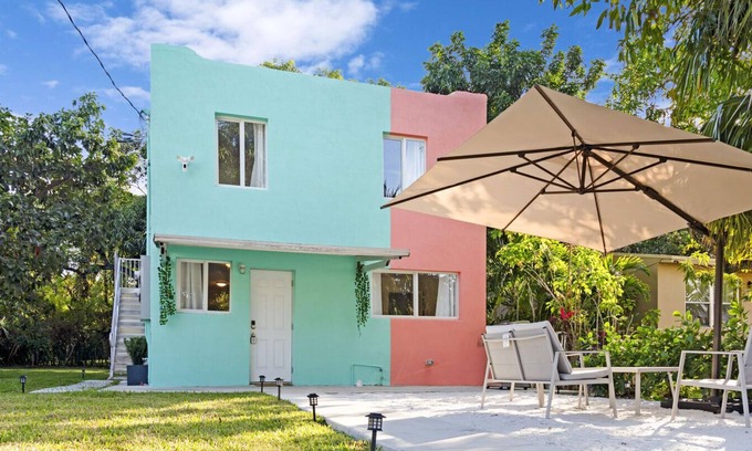 Wynwood Art District Apartment | Wynwood Oasis 🌴 2 Bedroom, Yard, Central Location