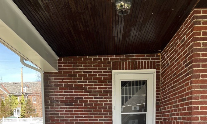 Wyomissing House | Wyomissing 2 Bedroom w Office