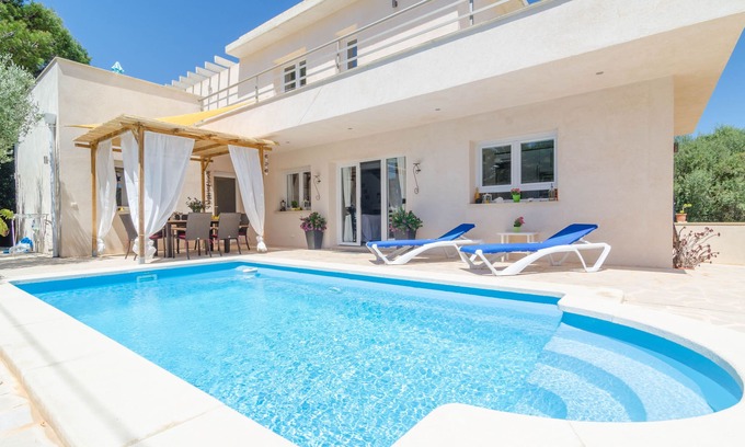 Cala Santany Villa | XALET S'ESCALETA - Villa with private pool in Cala Santanyi. Free WiFi
