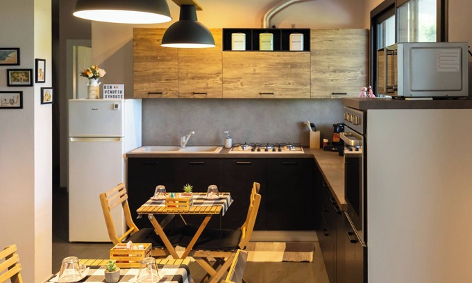 Iglesias Bed & Breakfast | Xihouse, our best Double Room in a green park.