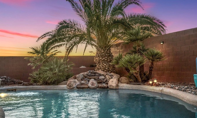 North Mountain House | XL Kitchen | Corporate or Family Retreat w/Pool