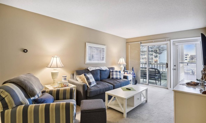 Heron Harbour Isle Condo | XPLORIE ACTIVITIES AND LINENS INCLUDED! 1BR Condo-Heron Harbour Complex-120th Street-Great Outdoor Pools!