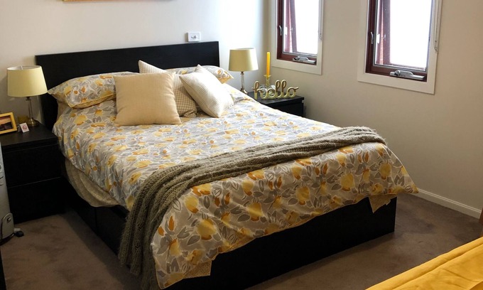 Glen Waverley Bed & Breakfast | (Y) 5-Star Room+Bathroom - Single/Couple/Business