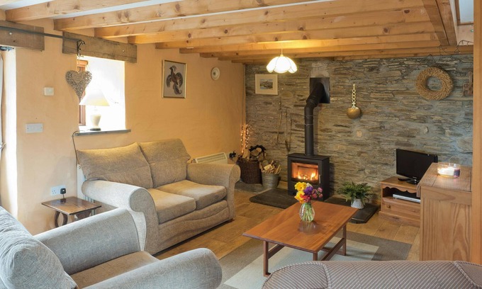 Cilgerran Cottage | Y Cartws, Cardigan - Two Bedroom Cottage, Sleeps 4