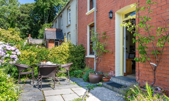 Llangwm House | Y Cleddau - Two Bedroom House, Sleeps 4