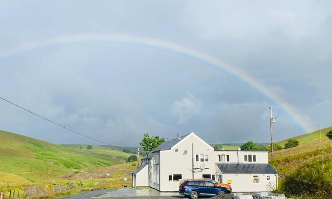 Llanbrynmair House | Y Star