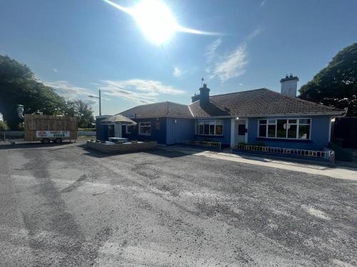 County Galway Apartment | Yeats Lodge Self catering Apartment and Bar