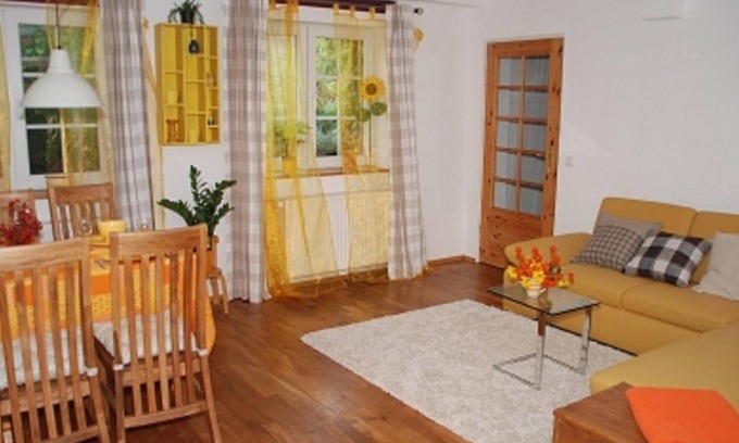 Overath Apartment | Yellow apartment - Casa Christallina
