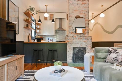 Cabbagetown Apartment | Yellow Brick Road