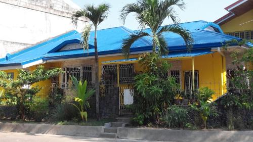 Subic House | Yellow House Vacation Rental