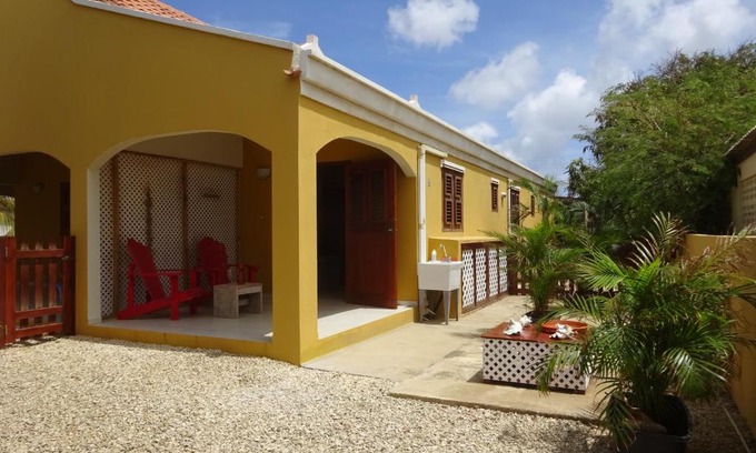 Playa Apartment | Yellow Palms