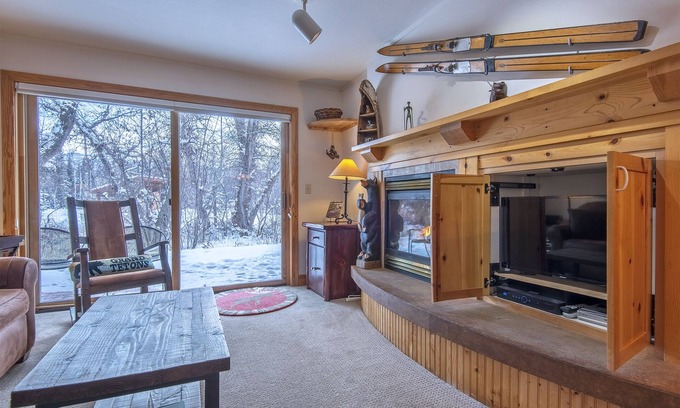 Driggs Condo | Yellowstone & Grand Teton Parks! On Teton Creek! 3 Hot tubs! Clean & Stocked!