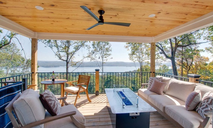 Groveoak Cabin | Yellowstone-Inspired Rustic Cabin with Lake Views, Hot Tub, and Western Charm