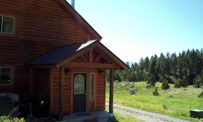Emigrant House | Yellowstone Mountain Home-Secluded custom home near Yellowstone with privacy!