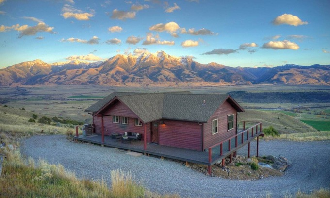 Emigrant House | Yellowstone Sky House