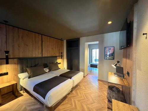 Encamp Hotel | Yomo Petit Paris