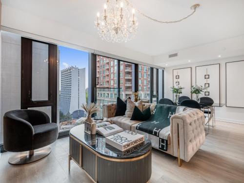 Bloor-Yorkville Apartment | Yorkville Plaza Suites - Pool & Hot Tub