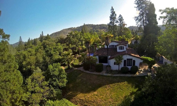 Mariposa House | Yosemite Estate: Pool, Hot tub, Outdoor Fireplace, Tennis and Basketball court