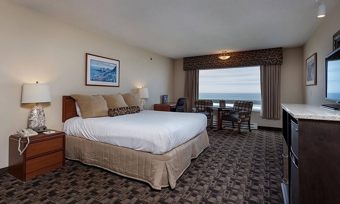 Newport Hotel | You Found it! Newport Getaway! Free Parking, Pets Allowed, Minutes To Nye Beach!