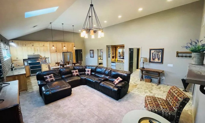 Sugarcreek House | You'll love this Spacious 3 Bedroom plus a loft in the Heart of Amish Country