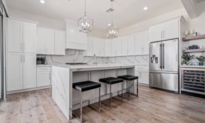 Talon Retreat House | You will not be disappointed! Modern, Beautiful spacious living in Grayhawk!