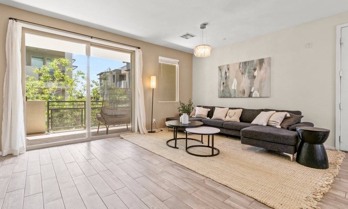 Summerlin South House | Youdids Luxury modern style townhouse in Summerlin