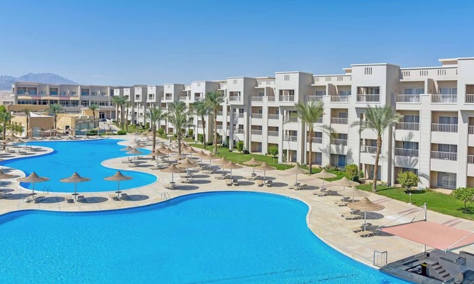 Soma Bay House | Your All-Inclusive Oasis with Pool, Spa & Water Adventures