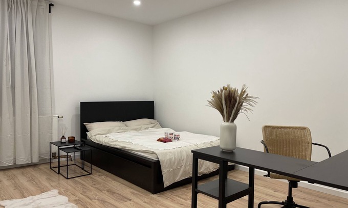 Eißendorf Condo | Your apartment offers you a charming ambience in the south of Hamburg.