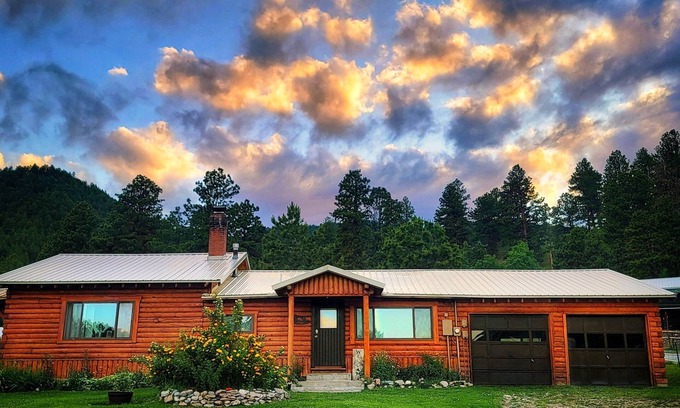 Saddlestring Cabin | Your Bighorn Mountain Getaway!