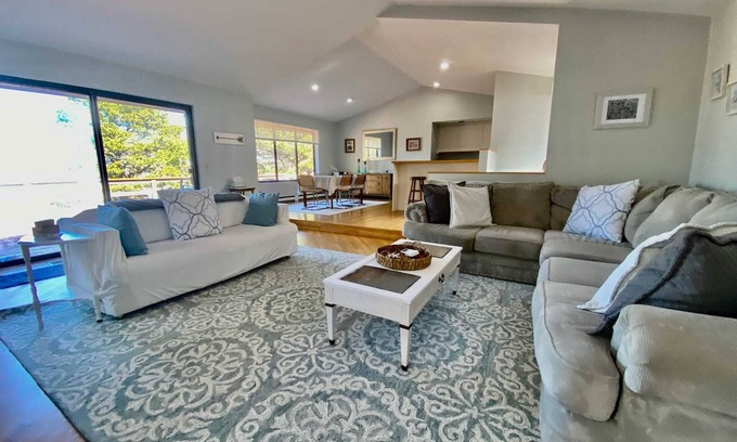 North Eastham House | Your Cape Cod respite awaits! 5 minutes walk to quiet bay beach.