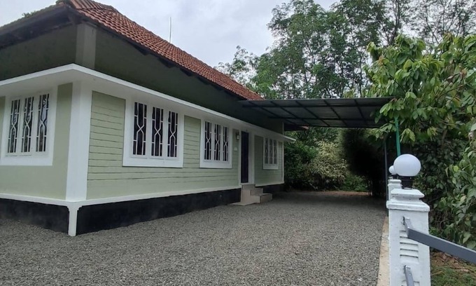 Devikolam House | “Your Family’s Perfect Getaway by the Riverside!”